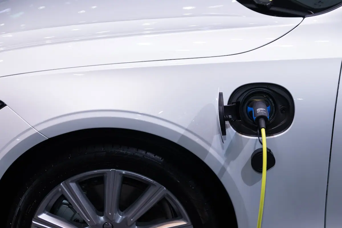 zalety-i-wady-samochodow-elektrycznych-czy-to-naprawde-oplacalne