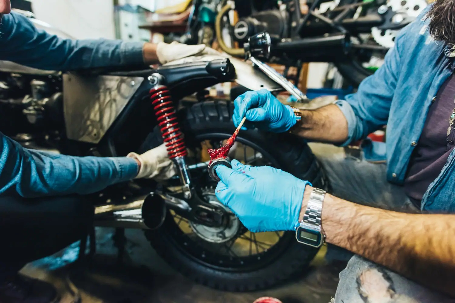 Serwis motocykli sportowych - wymagania techniczne i sprzętowe