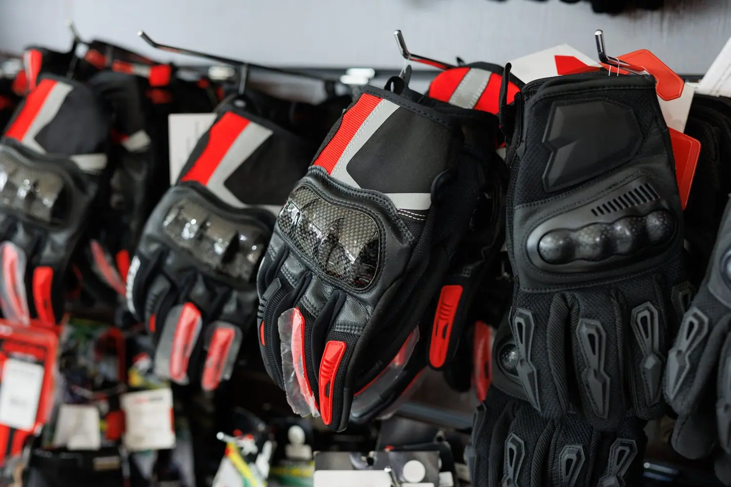 Jak wybrać odpowiednie akcesoria do swojego pierwszego motocykla