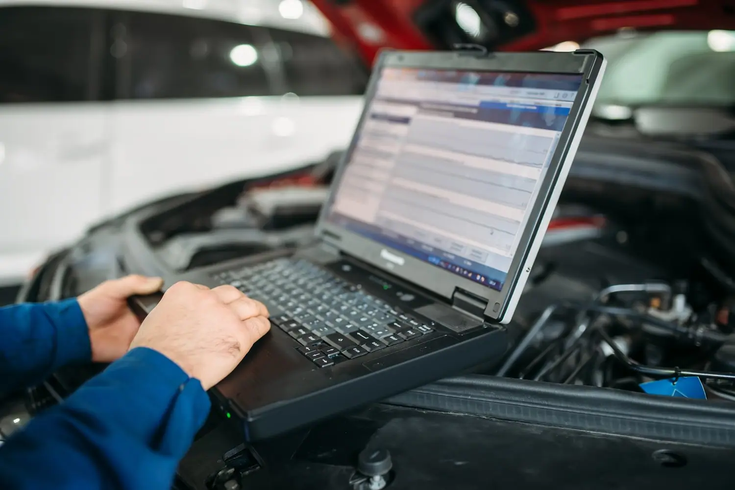 Diagnostyka komputerowa auta - co sprawdza mechanik i ile to kosztuje?