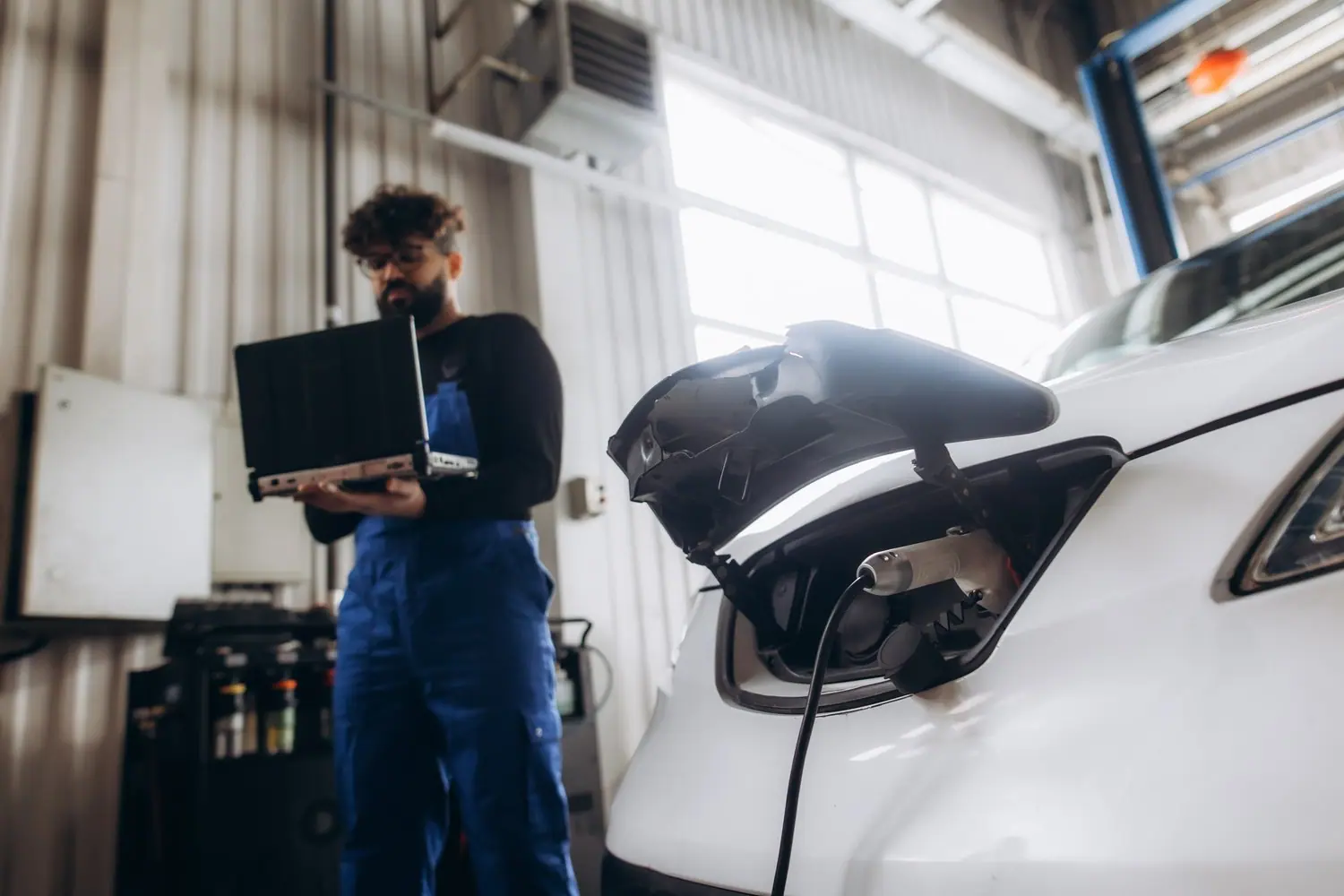 Jak działa serwis mobilny dla pojazdów elektrycznych - co obejmuje wizyta?